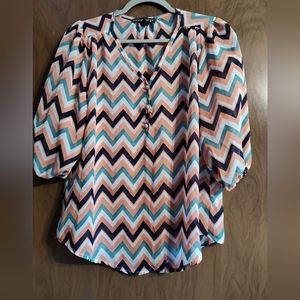 LIVING DOLL Ladies Lightweight Pullover Blouse. Size Medium. Elbow Sleeves.
